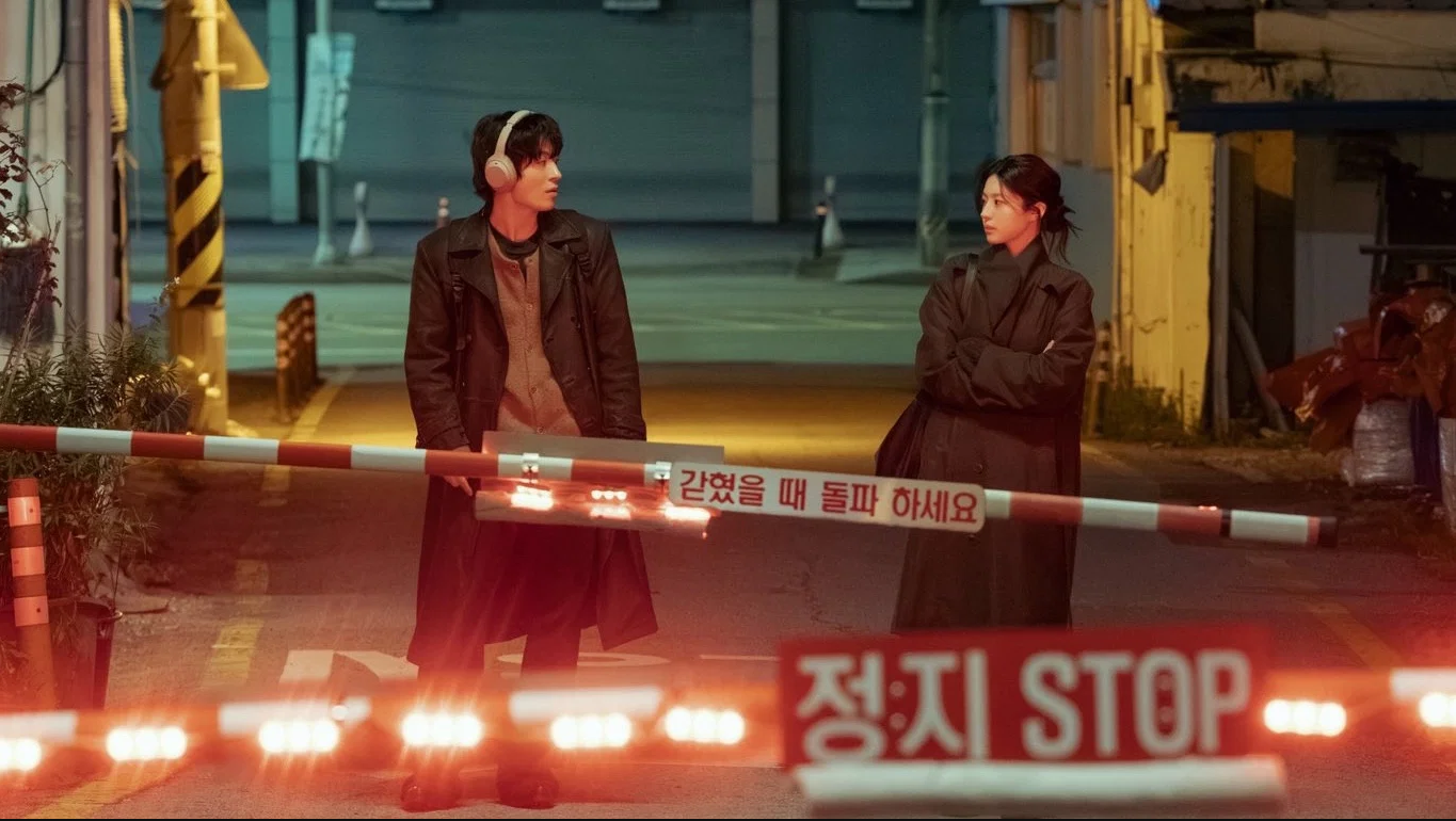 We Are All Trying Here 1. Sezon 1. Bölüm